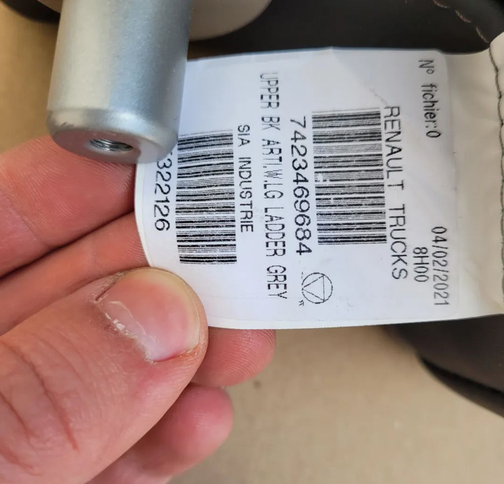 ŁÓZKO RENAULT RANGE T NOWY ORYGINAŁ GORNE - Cabine et intérieur pour Camion: photos 5 ŁÓZKO RENAULT RANGE T NOWY ORYGINAŁ GORNE - Cabine et intérieur pour Camion: photos 5