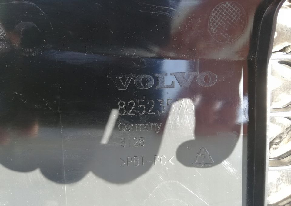 MASKA GRILL ATRAPA VOLVO FL FE 82523575 NOWY ORYG. - Calandre pour Camion: photos 5 MASKA GRILL ATRAPA VOLVO FL FE 82523575 NOWY ORYG. - Calandre pour Camion: photos 5