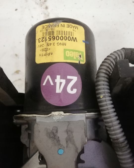 MECHANIZM WYCIERACZEK VOLVO FL EURO6 SPRAWNY - Essuie-glace pour Camion: photos 3 MECHANIZM WYCIERACZEK VOLVO FL EURO6 SPRAWNY - Essuie-glace pour Camion: photos 3