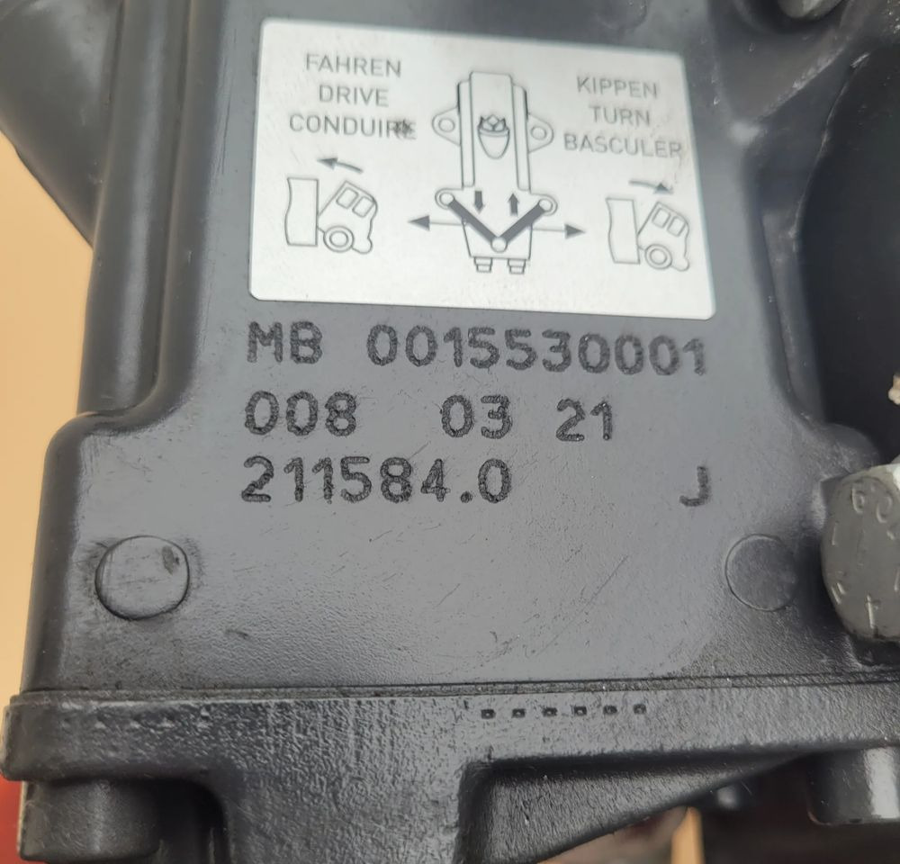 POMPKA PODNOSZENIA KABINY MERCEDES ATEGO NOWY ORYGINAŁ 0015530001 CHWALIM116 - Suspension de cabine pour Camion: photos 2 POMPKA PODNOSZENIA KABINY MERCEDES ATEGO NOWY ORYGINAŁ 0015530001 CHWALIM116 - Suspension de cabine pour Camion: photos 2