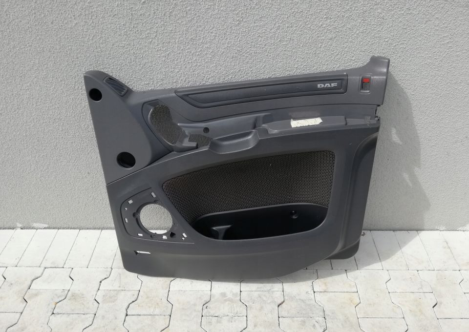 TAPICERKA BOCZEK DRZWI DAF XF 106 RH 1679386 - Portière et pièces pour Camion: photos 1 TAPICERKA BOCZEK DRZWI DAF XF 106 RH 1679386 - Portière et pièces pour Camion: photos 1