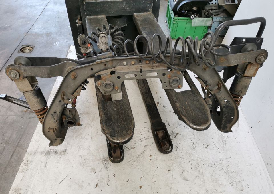 ZAWIESZENIE KABINY TYL MERCEDES ACTROS MP4 - Suspension de cabine pour Camion: photos 1 ZAWIESZENIE KABINY TYL MERCEDES ACTROS MP4 - Suspension de cabine pour Camion: photos 1