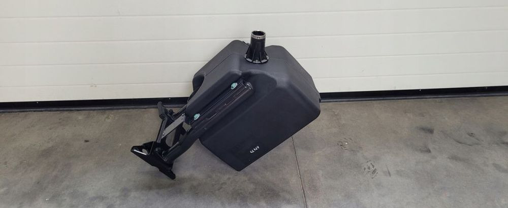 ZBIORNIK AD BLUE MAN TGS E6 81.15402 5047 - AdBlue réservoir pour Camion: photos 1 ZBIORNIK AD BLUE MAN TGS E6 81.15402 5047 - AdBlue réservoir pour Camion: photos 1