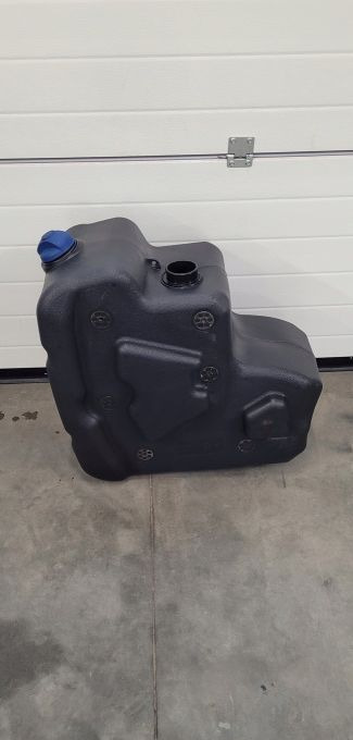 ZBIORNIK AD BLUE VOLVO FH4 21645367 - AdBlue réservoir pour Camion: photos 1 ZBIORNIK AD BLUE VOLVO FH4 21645367 - AdBlue réservoir pour Camion: photos 1