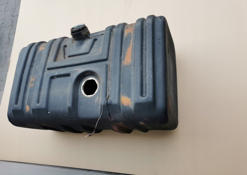 ZBIORNIK PALIWA IVECO EUROCARGO 504087317 - Réservoir de carburant pour Camion: photos 2 ZBIORNIK PALIWA IVECO EUROCARGO 504087317 - Réservoir de carburant pour Camion: photos 2