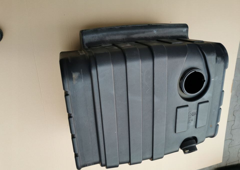 ZBIORNIK PALIWA IVECO EUROCARGO E6. 5801480845 - Réservoir de carburant pour Camion: photos 2 ZBIORNIK PALIWA IVECO EUROCARGO E6. 5801480845 - Réservoir de carburant pour Camion: photos 2