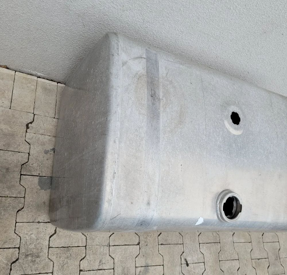 ZBIORNIK PALIWA IVECO MAN 400L 100X63X68 - Réservoir de carburant pour Camion: photos 3 ZBIORNIK PALIWA IVECO MAN 400L 100X63X68 - Réservoir de carburant pour Camion: photos 3
