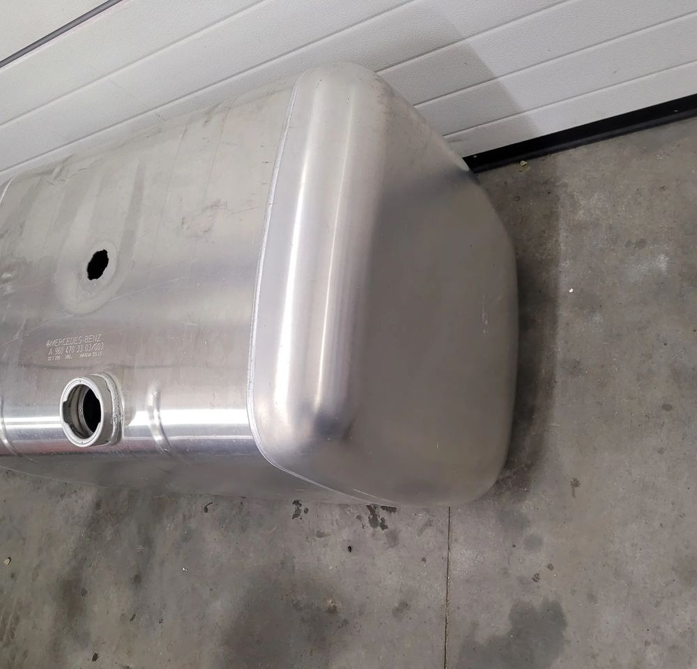 ZBIORNIK PALIWA MERCRDES ACTROS MP4 MP5 A9604703303/003 390L - Système de carburant pour Camion: photos 2 ZBIORNIK PALIWA MERCRDES ACTROS MP4 MP5 A9604703303/003 390L - Système de carburant pour Camion: photos 2