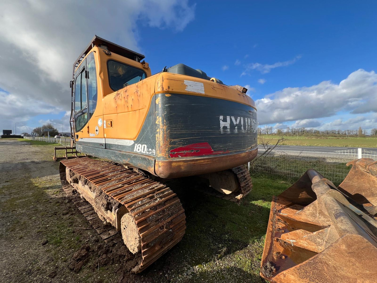 HYUNDAI ROBEX180L0-9 - Pelle sur chenille: photos 2 HYUNDAI ROBEX180L0-9 - Pelle sur chenille: photos 2