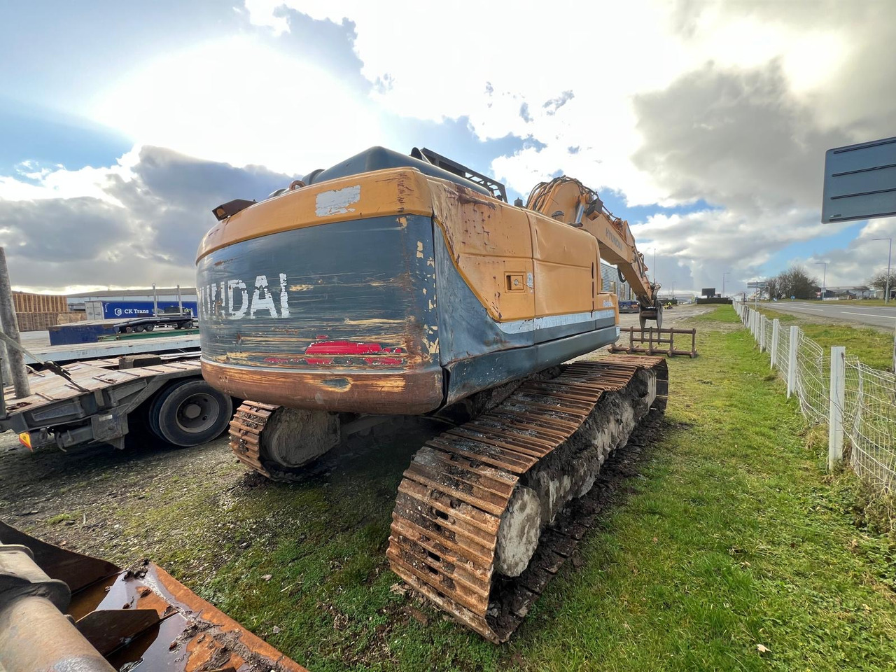 HYUNDAI ROBEX180L0-9 - Pelle sur chenille: photos 4 HYUNDAI ROBEX180L0-9 - Pelle sur chenille: photos 4