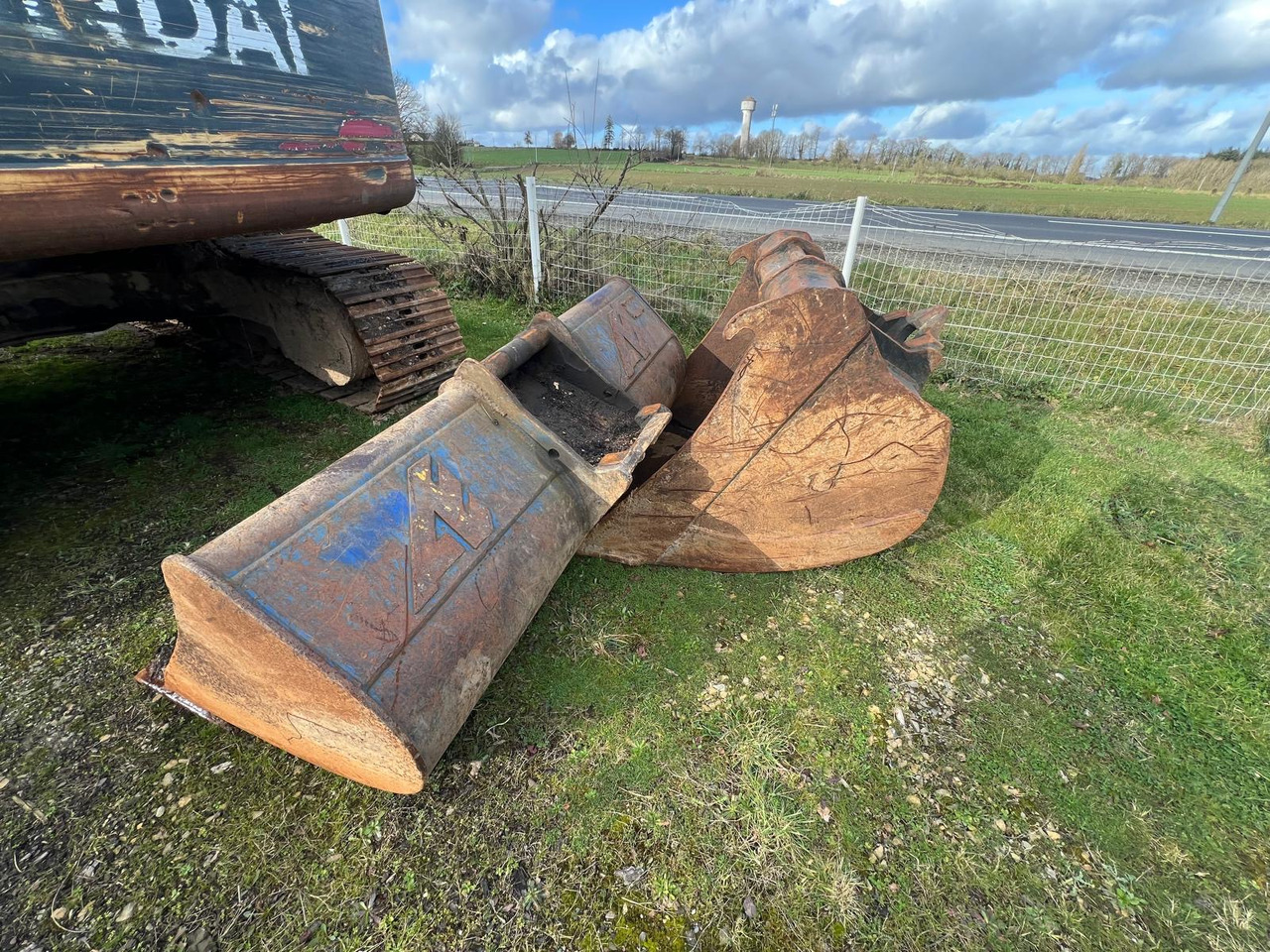 HYUNDAI ROBEX180L0-9 - Pelle sur chenille: photos 5 HYUNDAI ROBEX180L0-9 - Pelle sur chenille: photos 5