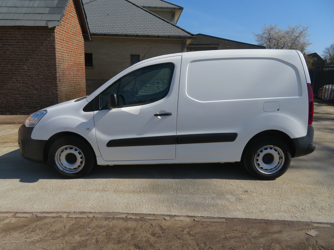 CITROËN Berlingo 1.6 BlueHDi CLUB - Fourgon utilitaire: photos 4 CITROËN Berlingo 1.6 BlueHDi CLUB - Fourgon utilitaire: photos 4