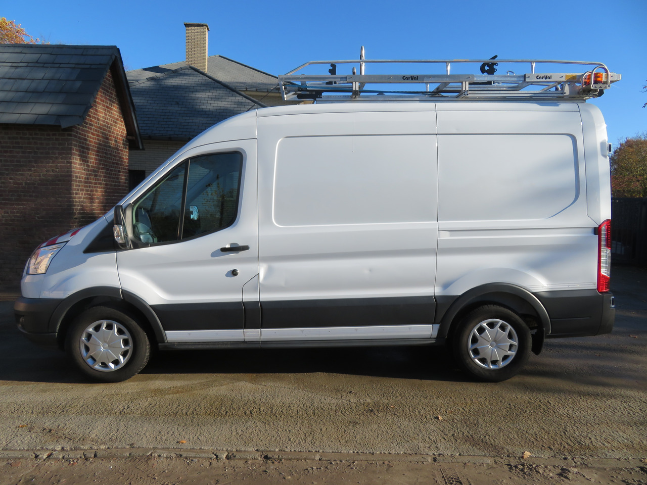 Ford Transit 2.0TDCi - L2H2 - Fourgon utilitaire: photos 4 Ford Transit 2.0TDCi - L2H2 - Fourgon utilitaire: photos 4