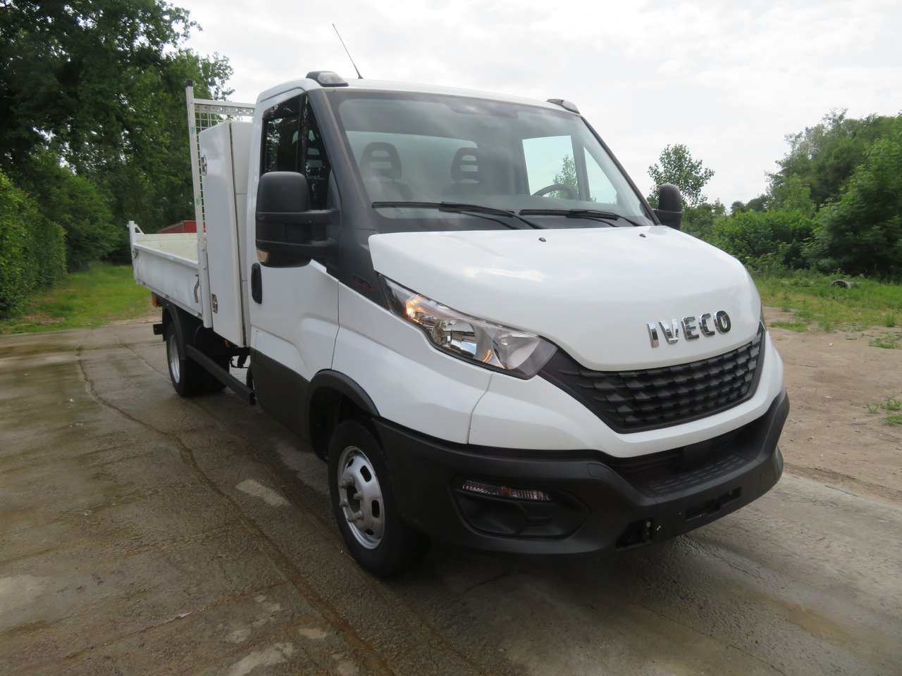 IVECO Daily 35C16 - 3.0 - Utilitaire benne: photos 1 IVECO Daily 35C16 - 3.0 - Utilitaire benne: photos 1