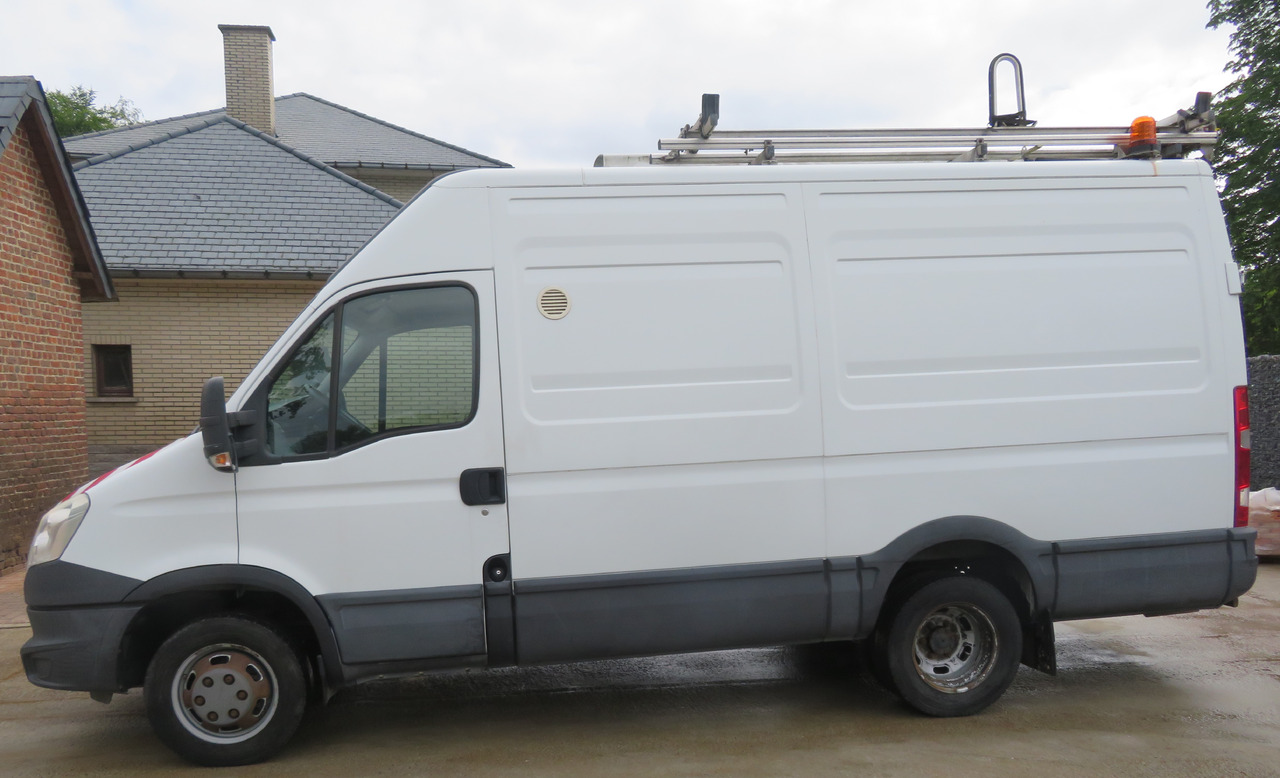 Iveco Daily 50C15 - Fourgon utilitaire: photos 5 Iveco Daily 50C15 - Fourgon utilitaire: photos 5