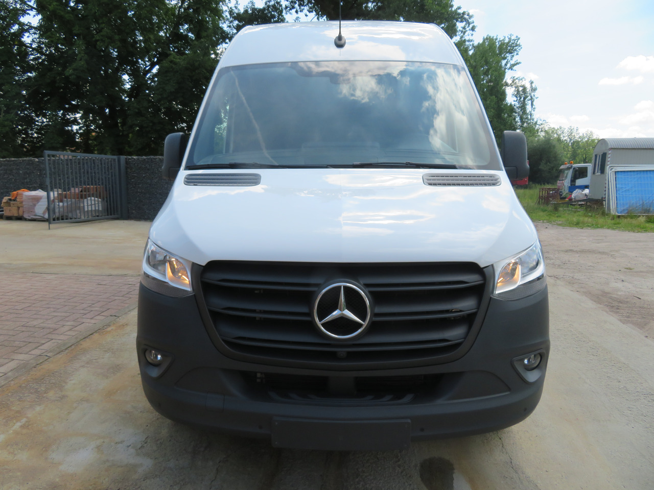MERCEDES-BENZ Sprinter 317cdi - A2H2 - Fourgon utilitaire: photos 2 MERCEDES-BENZ Sprinter 317cdi - A2H2 - Fourgon utilitaire: photos 2