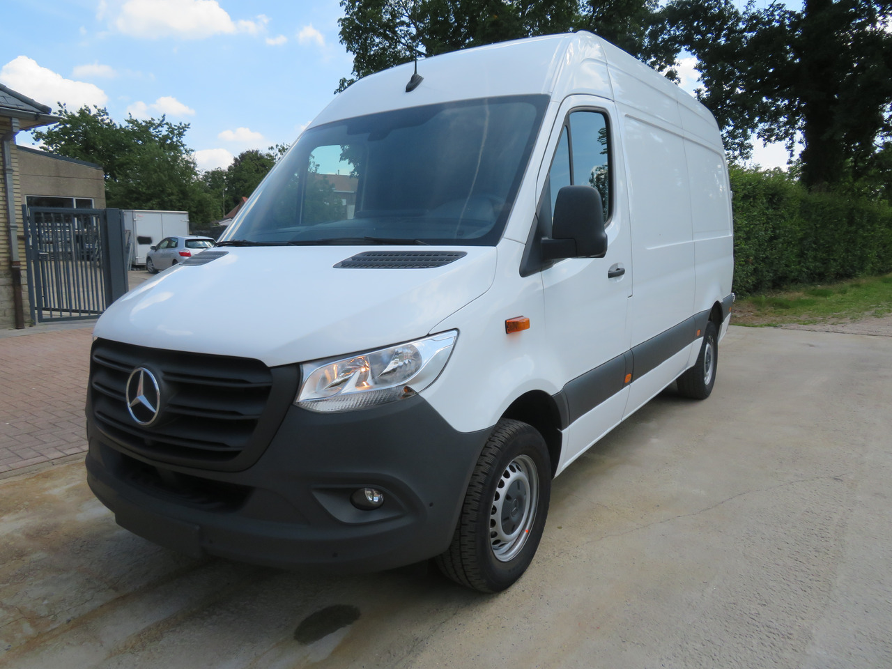 MERCEDES-BENZ Sprinter 317cdi - A2H2 - Fourgon utilitaire: photos 3 MERCEDES-BENZ Sprinter 317cdi - A2H2 - Fourgon utilitaire: photos 3