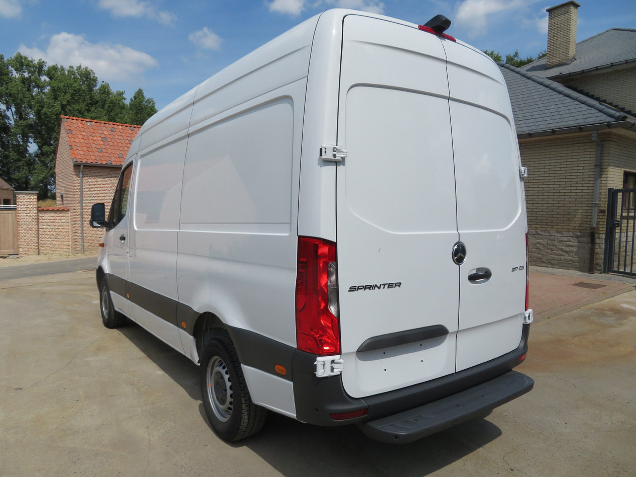 MERCEDES-BENZ Sprinter 317cdi - A2H2 - Fourgon utilitaire: photos 5 MERCEDES-BENZ Sprinter 317cdi - A2H2 - Fourgon utilitaire: photos 5