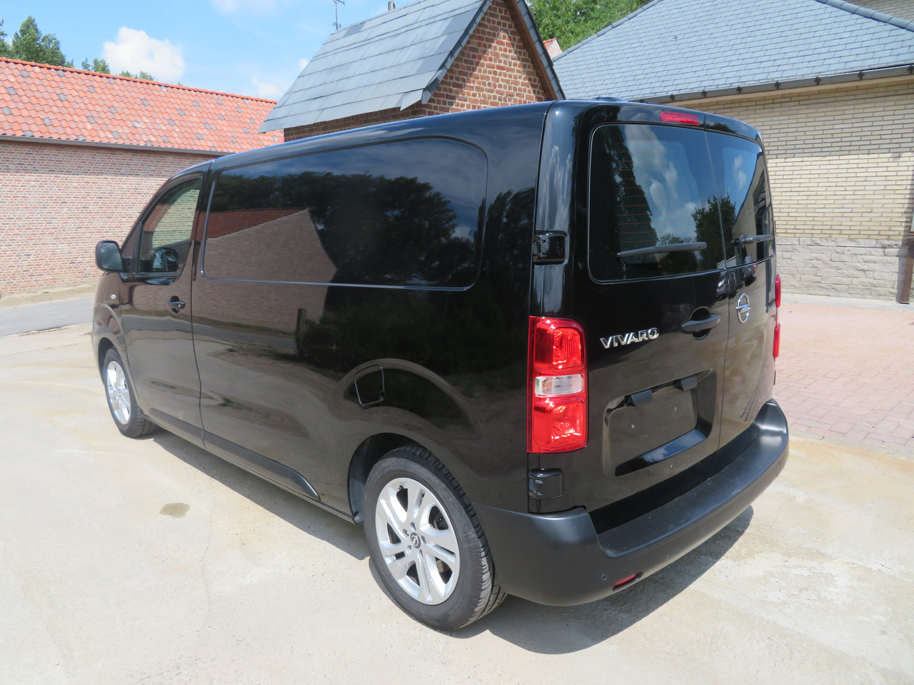 OPEL Vivaro Edition 2.0 Turbo - L2H1 - Fourgonnette: photos 5 OPEL Vivaro Edition 2.0 Turbo - L2H1 - Fourgonnette: photos 5