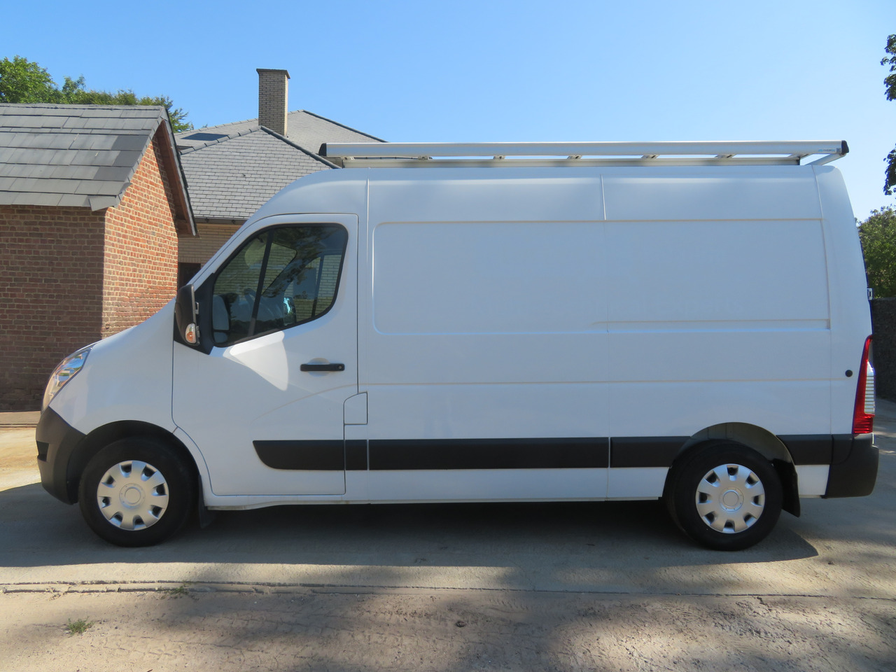 RENAULT Master 2.3dCi Energy Grand Confort & Media Nav - L2H2 - Fourgonnette: photos 4 RENAULT Master 2.3dCi Energy Grand Confort & Media Nav - L2H2 - Fourgonnette: photos 4