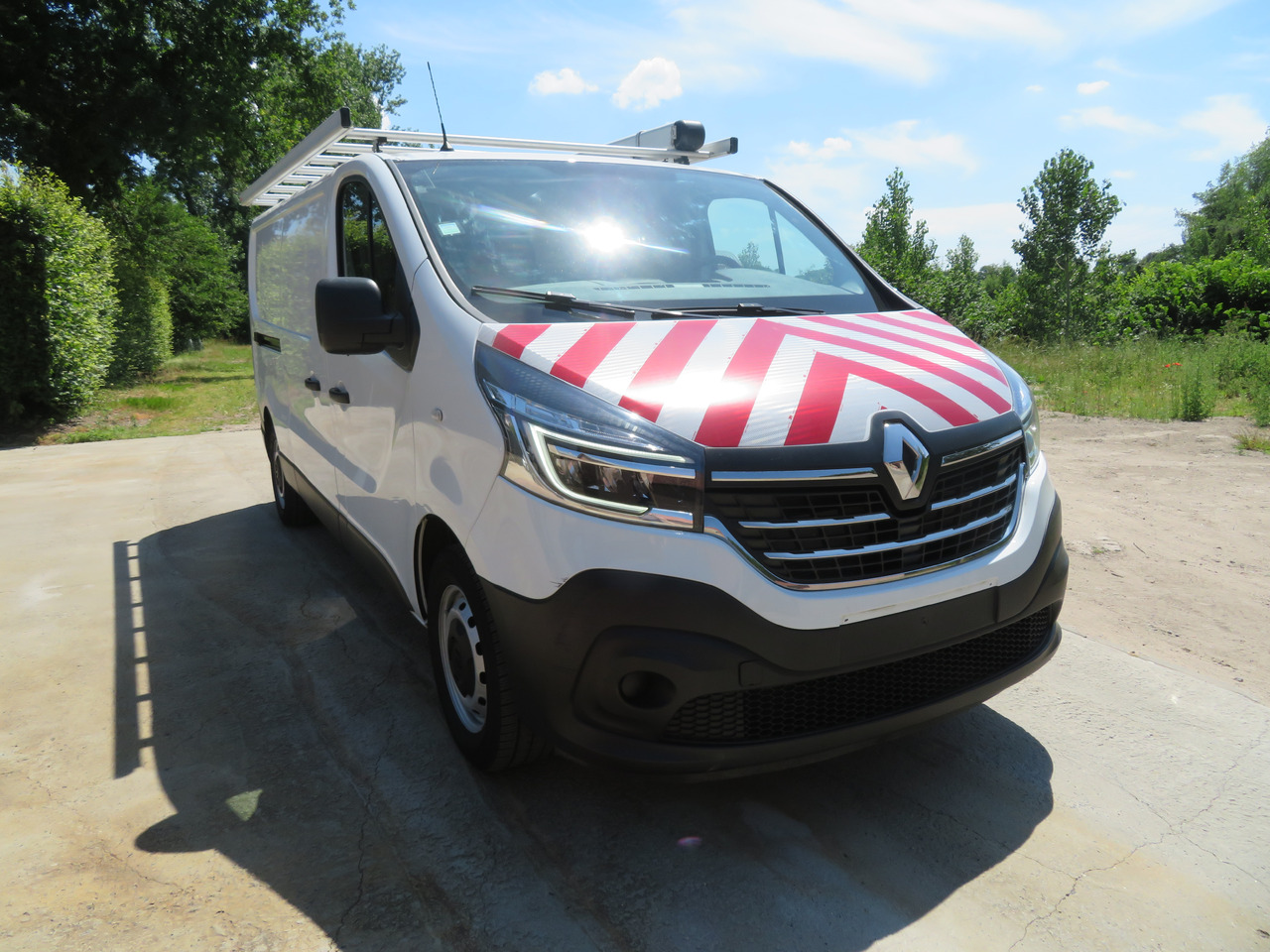 RENAULT Trafic 2.0dCi - L2H1 - Fourgonnette: photos 1 RENAULT Trafic 2.0dCi - L2H1 - Fourgonnette: photos 1