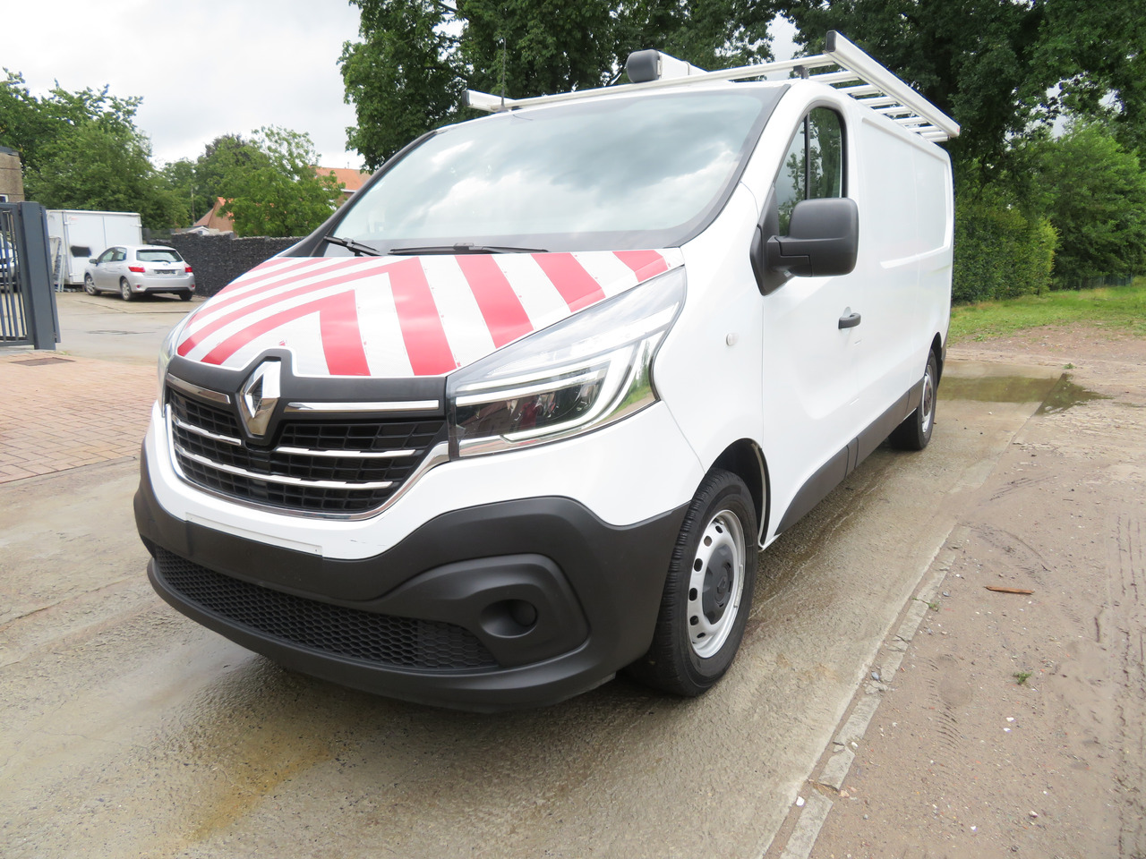 RENAULT Trafic 2.0dCi - L2H1 - Fourgonnette: photos 3 RENAULT Trafic 2.0dCi - L2H1 - Fourgonnette: photos 3