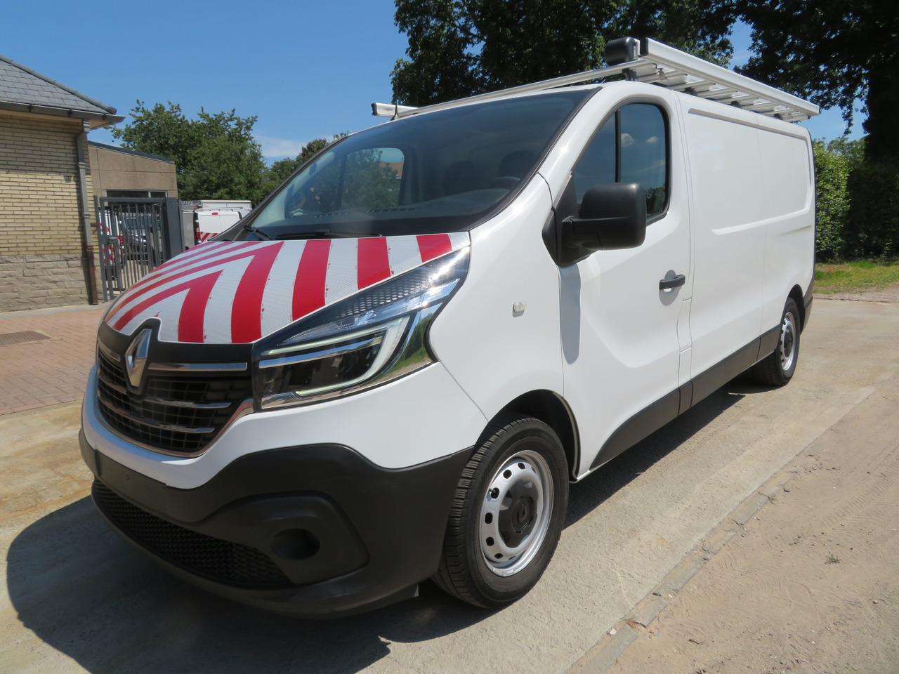 RENAULT Trafic 2.0dCi - L2H1 - Fourgonnette: photos 3 RENAULT Trafic 2.0dCi - L2H1 - Fourgonnette: photos 3