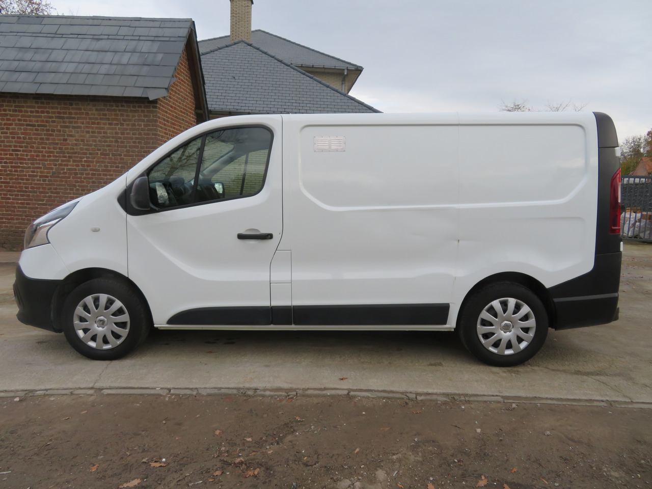 Renault Trafic 1.6dCi L1H1 - Fourgonnette: photos 4 Renault Trafic 1.6dCi L1H1 - Fourgonnette: photos 4