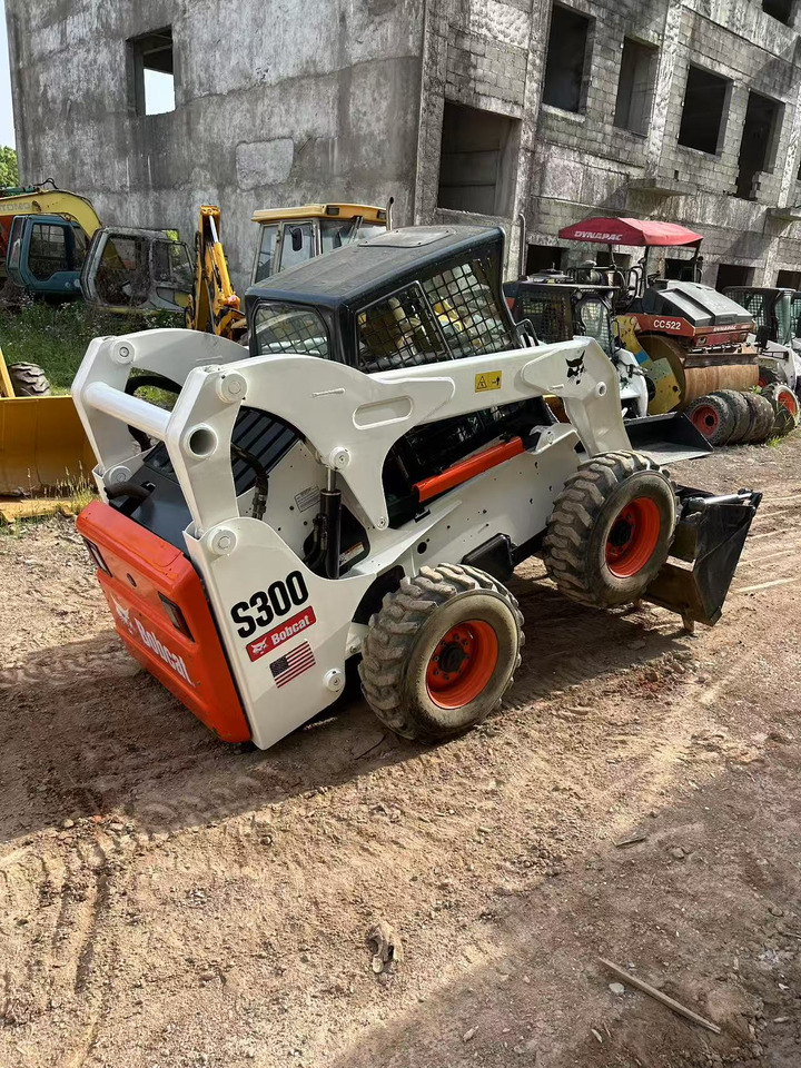 BOBCAT BOBCAT Skid Steer Loader S300 - Mini chargeuse: photos 3 BOBCAT BOBCAT Skid Steer Loader S300 - Mini chargeuse: photos 3