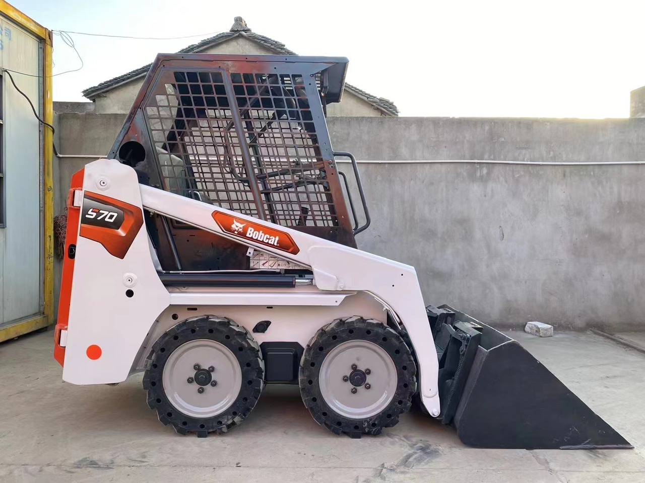 BOBCAT Skid Steer Loader S70 - Mini chargeuse: photos 1 BOBCAT Skid Steer Loader S70 - Mini chargeuse: photos 1