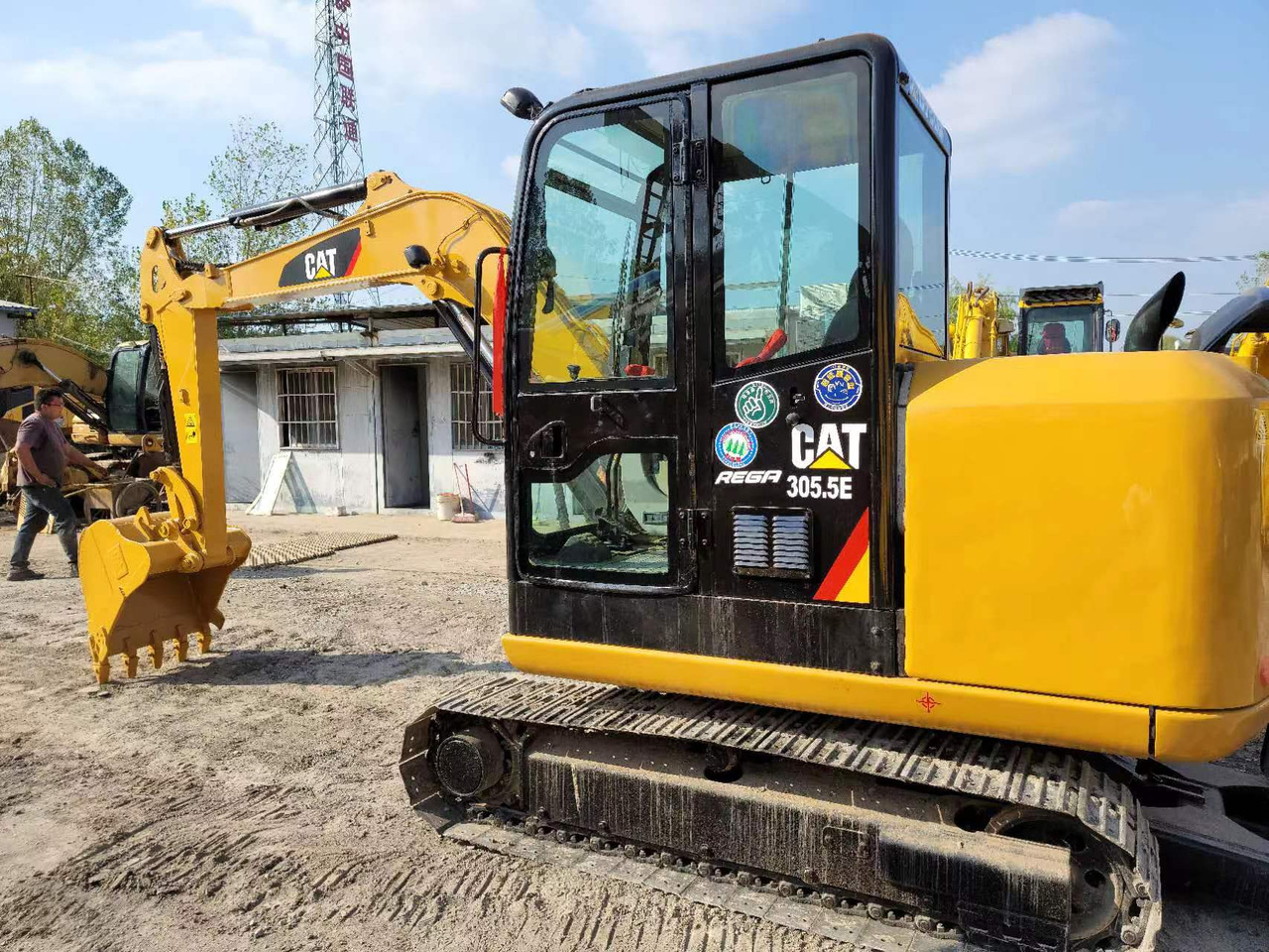 Caterpiller 305.5E - Bus urbain: photos 1 Caterpiller 305.5E - Bus urbain: photos 1