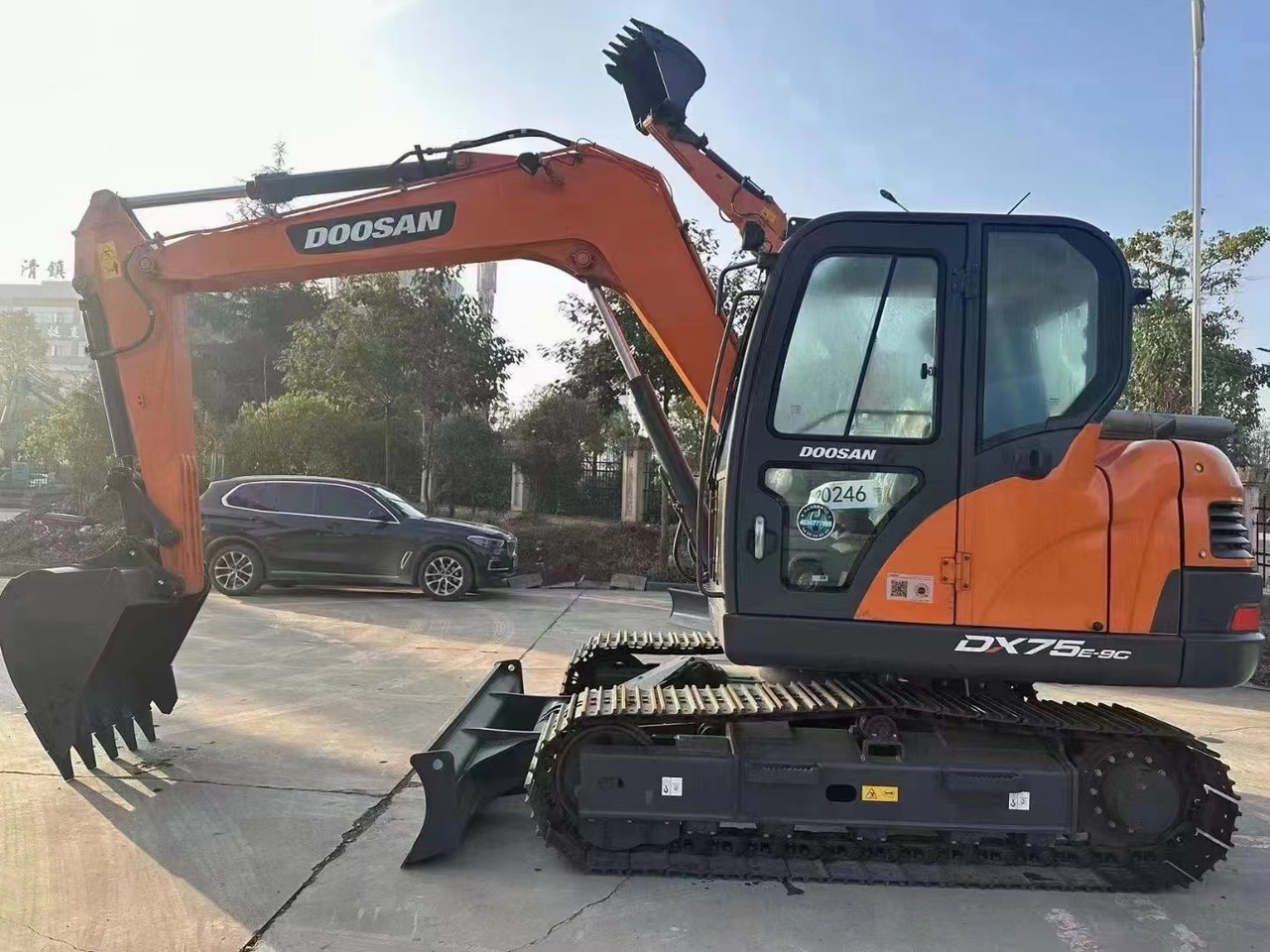 DOOSAN DX75 Mini excavator 7.5 ton - Mini pelle: photos 1 DOOSAN DX75 Mini excavator 7.5 ton - Mini pelle: photos 1