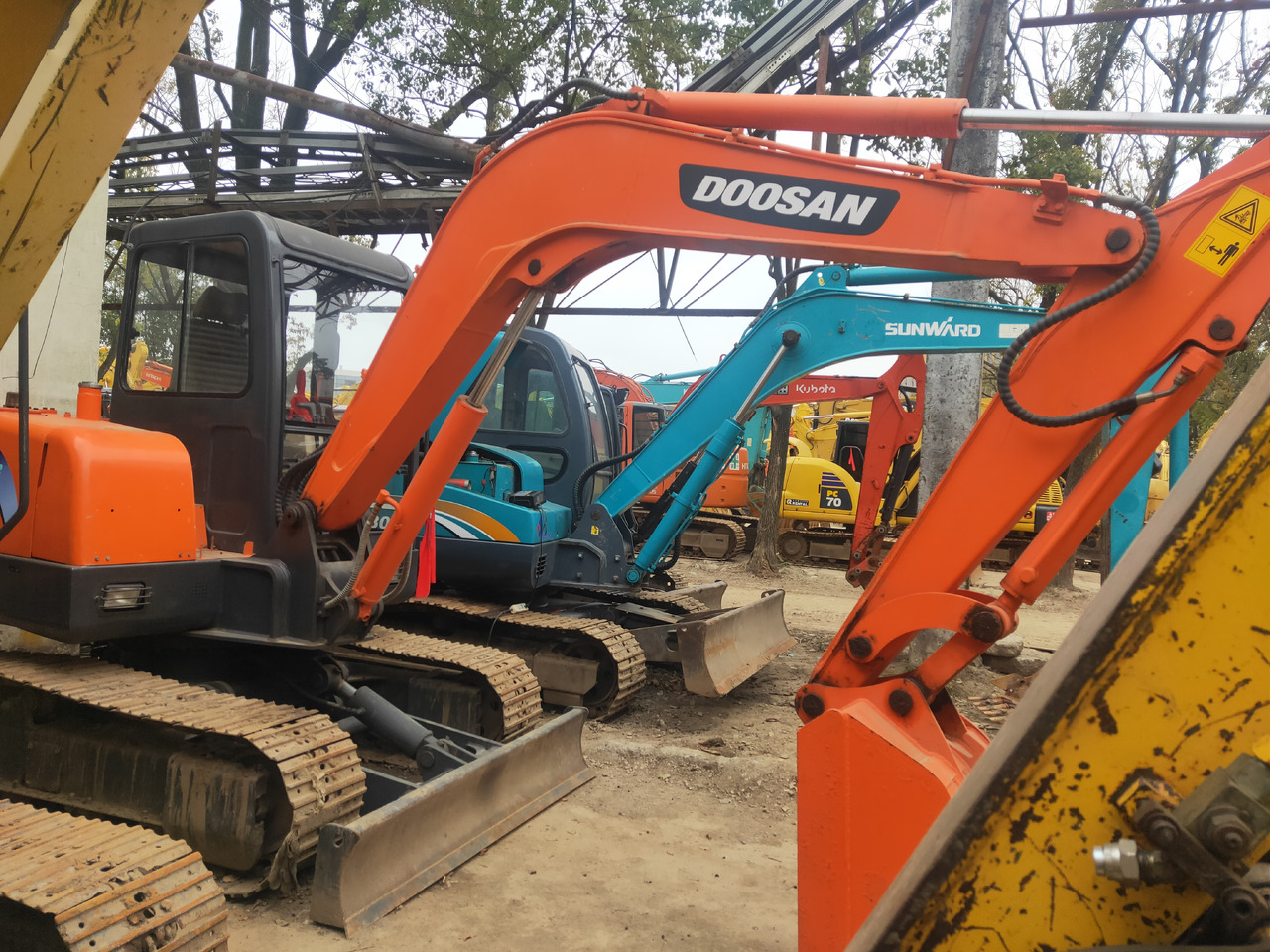DOOSAN Mini Excavator DH5550 - Mini pelle: photos 5 DOOSAN Mini Excavator DH5550 - Mini pelle: photos 5