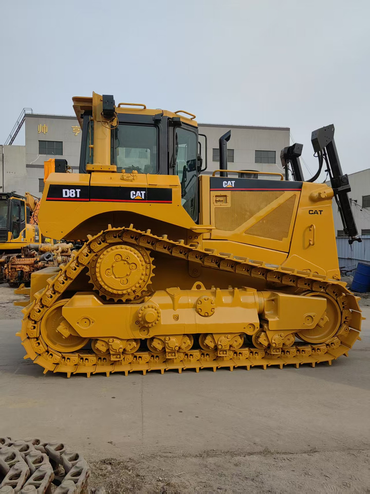 CAT D8T - Engins de chantier: photos 4 CAT D8T - Engins de chantier: photos 4