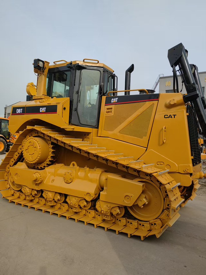 CAT D8T - Engins de chantier: photos 3 CAT D8T - Engins de chantier: photos 3