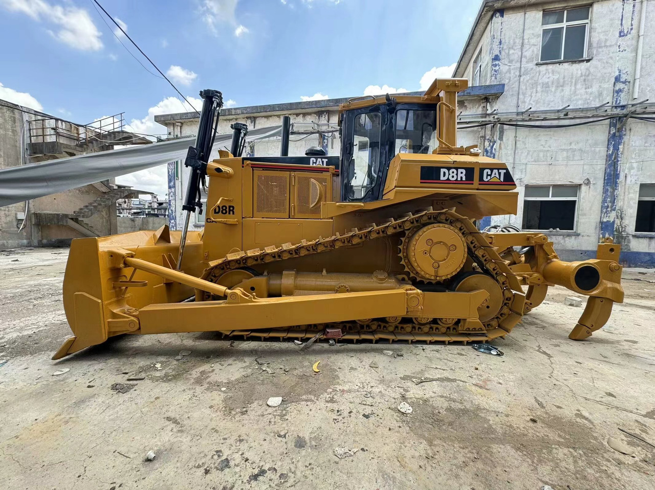 CATERPILLAR D8R - Engins de chantier: photos 2 CATERPILLAR D8R - Engins de chantier: photos 2