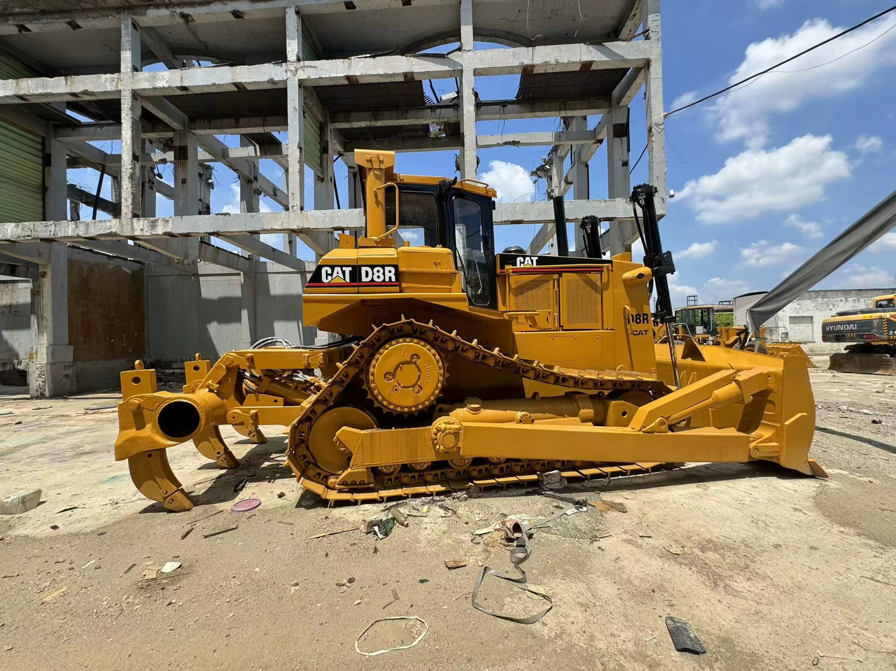 CATERPILLAR D8R - Engins de chantier: photos 4 CATERPILLAR D8R - Engins de chantier: photos 4