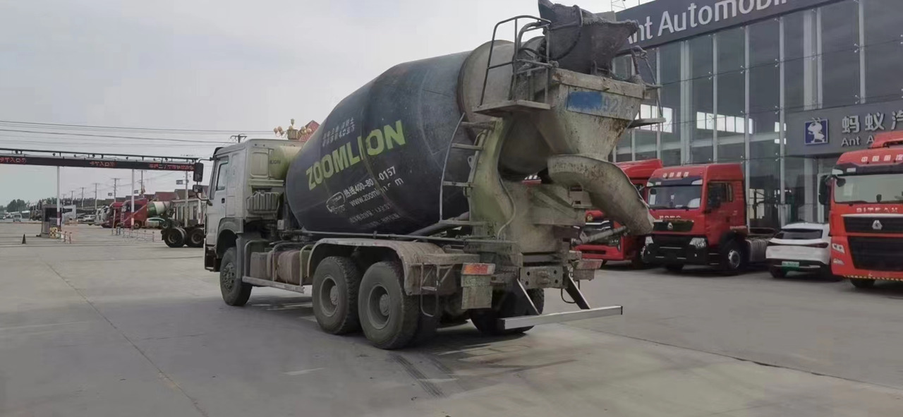 HOWO 6*4 Cement Mixer Truck - Camion malaxeur: photos 3 HOWO 6*4 Cement Mixer Truck - Camion malaxeur: photos 3