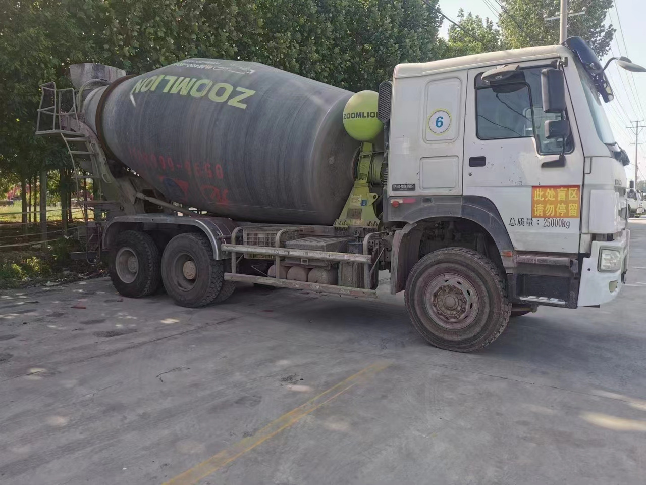 HOWO 6*4 Cement Mixer Truck - Camion malaxeur: photos 4 HOWO 6*4 Cement Mixer Truck - Camion malaxeur: photos 4