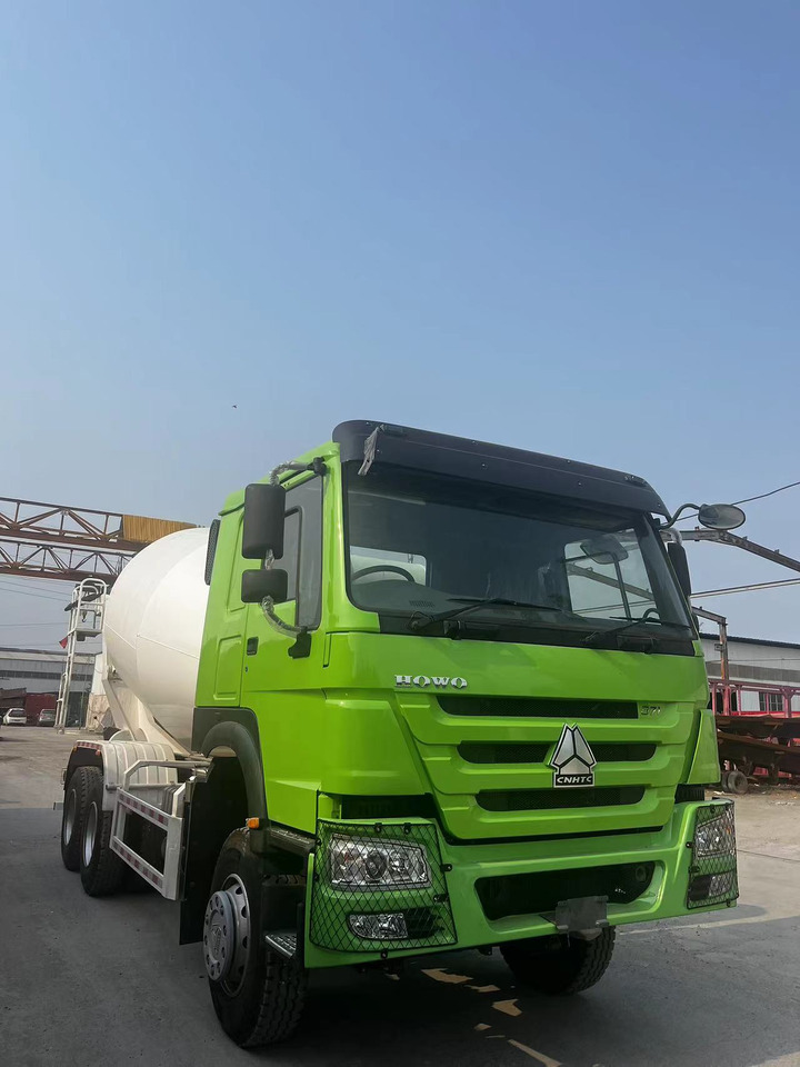 HOWO Cement Mixer Truck 6*4 - Camion malaxeur: photos 3 HOWO Cement Mixer Truck 6*4 - Camion malaxeur: photos 3
