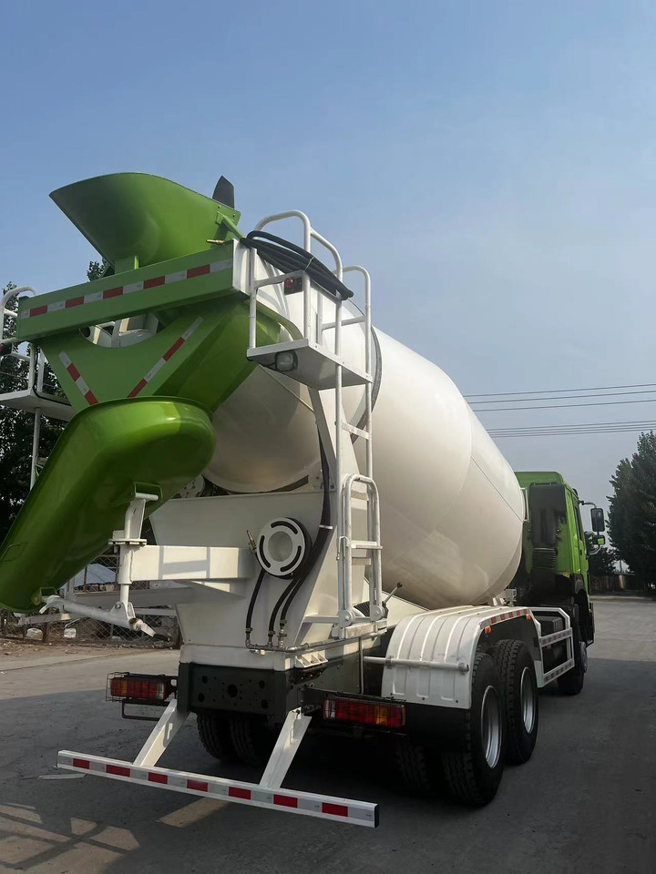HOWO Cement Mixer Truck 6*4 - Camion malaxeur: photos 4 HOWO Cement Mixer Truck 6*4 - Camion malaxeur: photos 4