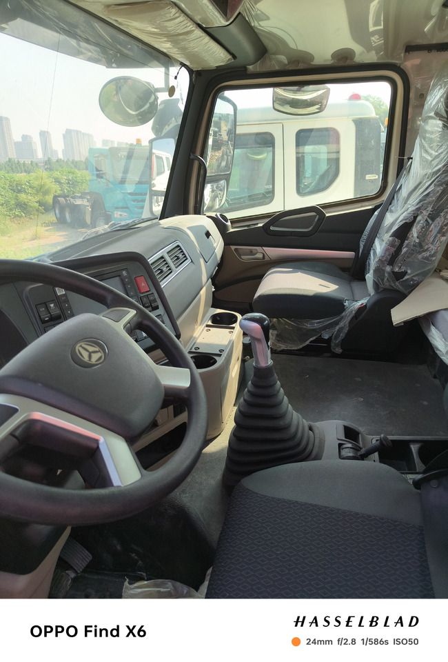 HOWO HaoHan N5G Cement Mixer Truck - Camion malaxeur: photos 5 HOWO HaoHan N5G Cement Mixer Truck - Camion malaxeur: photos 5