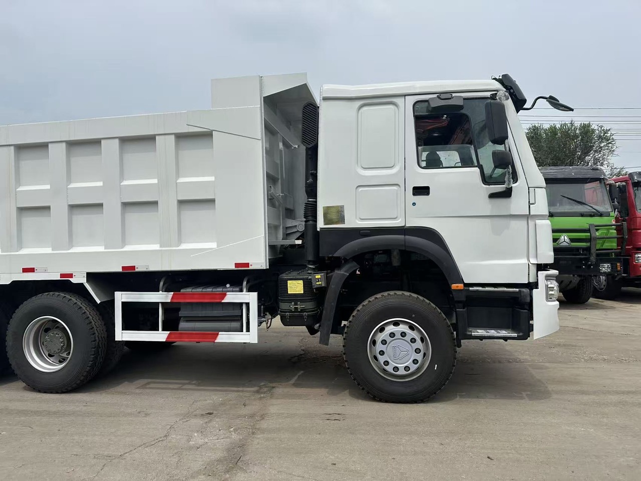 HOWO Howo Dump truck 6✖4 White - Camion benne: photos 3 HOWO Howo Dump truck 6✖4 White - Camion benne: photos 3