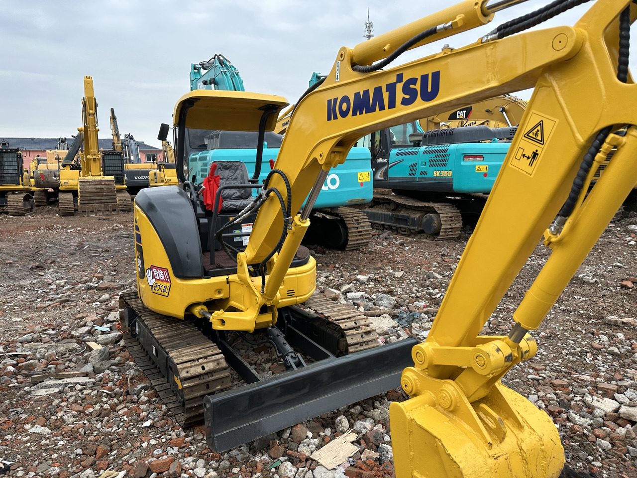 KOMATSU Mini Excavator PC30 Powerful and Efficient Yanmar Engine - Mini pelle: photos 4 KOMATSU Mini Excavator PC30 Powerful and Efficient Yanmar Engine - Mini pelle: photos 4