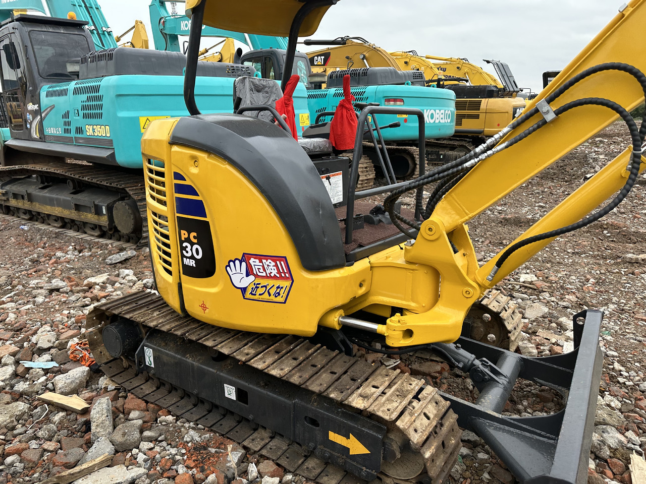 KOMATSU Mini Excavator PC30 Powerful and Efficient Yanmar Engine - Mini pelle: photos 3 KOMATSU Mini Excavator PC30 Powerful and Efficient Yanmar Engine - Mini pelle: photos 3