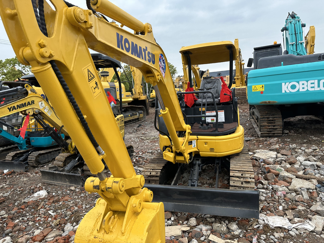 KOMATSU Mini Excavator PC30 Powerful and Efficient Yanmar Engine - Mini pelle: photos 5 KOMATSU Mini Excavator PC30 Powerful and Efficient Yanmar Engine - Mini pelle: photos 5