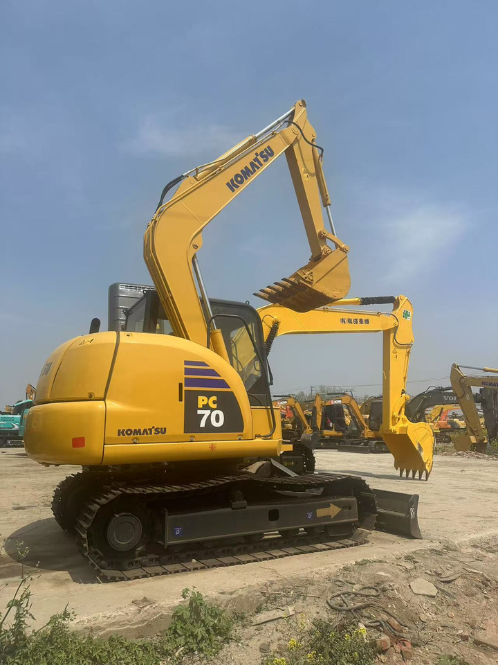 KOMATSU PC70 - Pelle sur chenille: photos 1 KOMATSU PC70 - Pelle sur chenille: photos 1