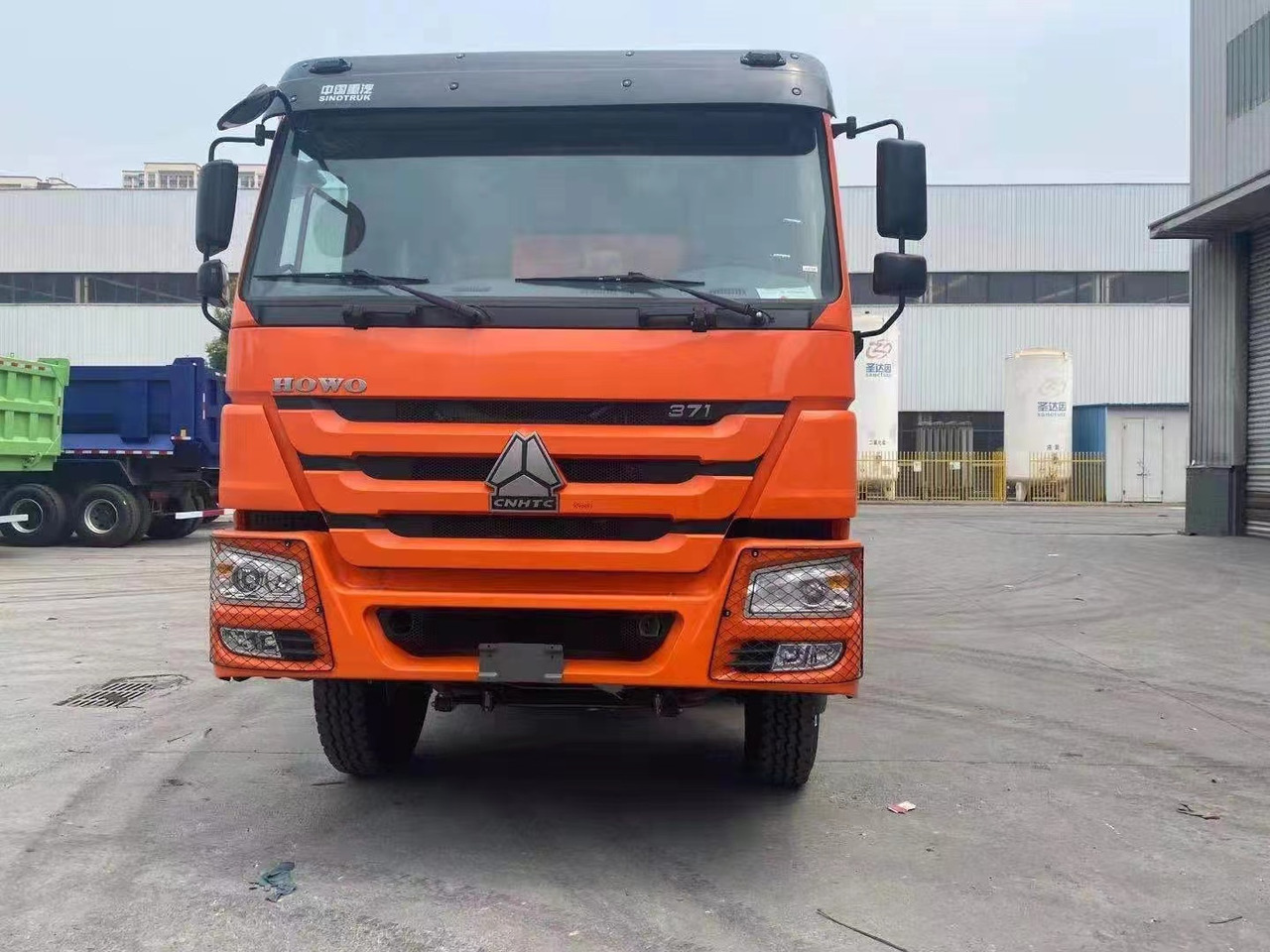 SINOTRUK HOWO 371 8X4 CLICK HERE FOR DISCOUNT - Camion benne: photos 4 SINOTRUK HOWO 371 8X4 CLICK HERE FOR DISCOUNT - Camion benne: photos 4