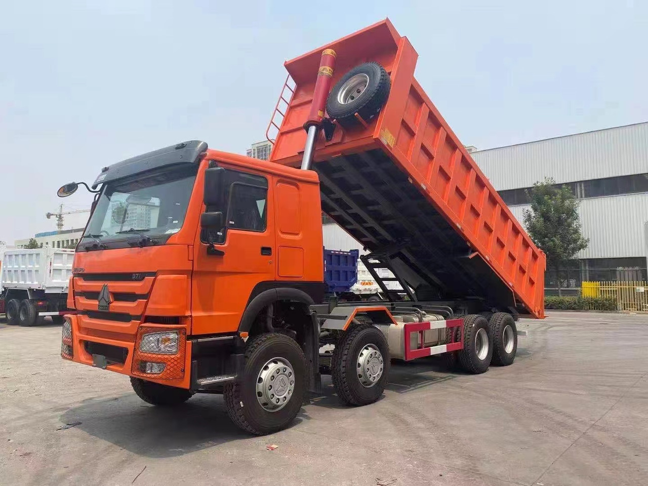 SINOTRUK HOWO 371 8X4 CLICK HERE FOR DISCOUNT - Camion benne: photos 2 SINOTRUK HOWO 371 8X4 CLICK HERE FOR DISCOUNT - Camion benne: photos 2