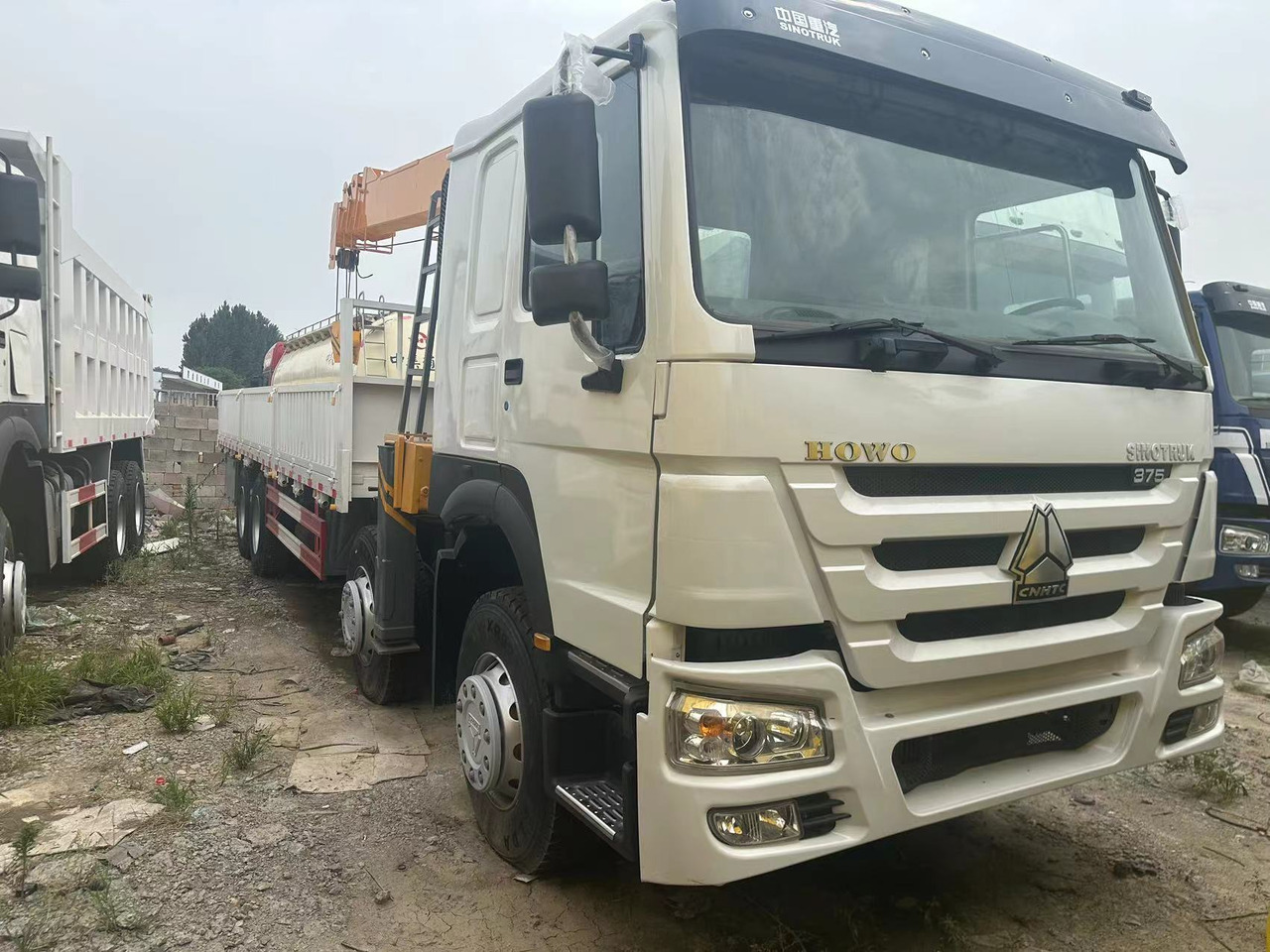 SINOTRUK HOWO 375 8X4 12TONS CLICK HERE FOR DISCOUNT - Camion grue: photos 1 SINOTRUK HOWO 375 8X4 12TONS CLICK HERE FOR DISCOUNT - Camion grue: photos 1